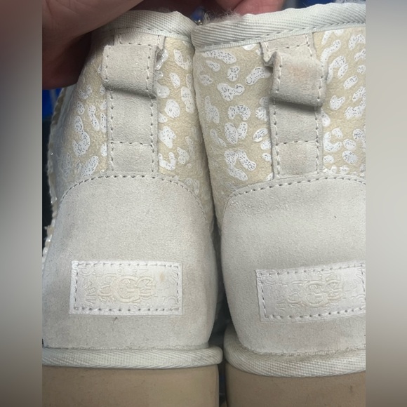 HTF Cream White UGG Classic Short Snow Leopard Ladies 6 Boots - Picture 3 of 7